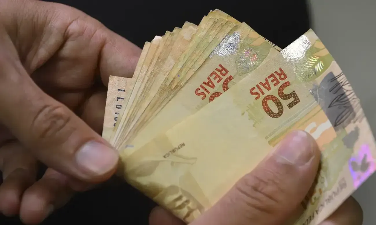 Ilustração da notícia Costa Rica antecipa salários de junho e injeta mais de R$ 5,4 milhões na economia local da MS Todo dia